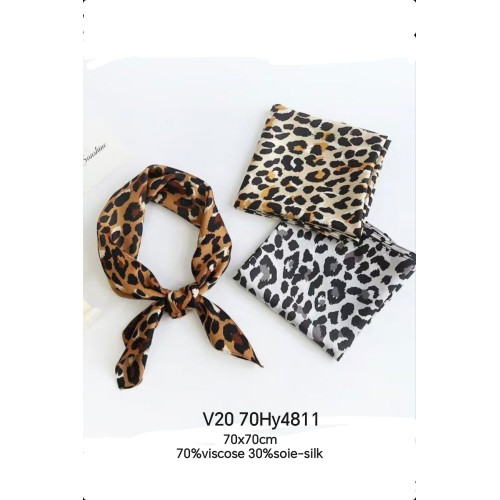 carré satin 70x70cm Hy4811 panthere